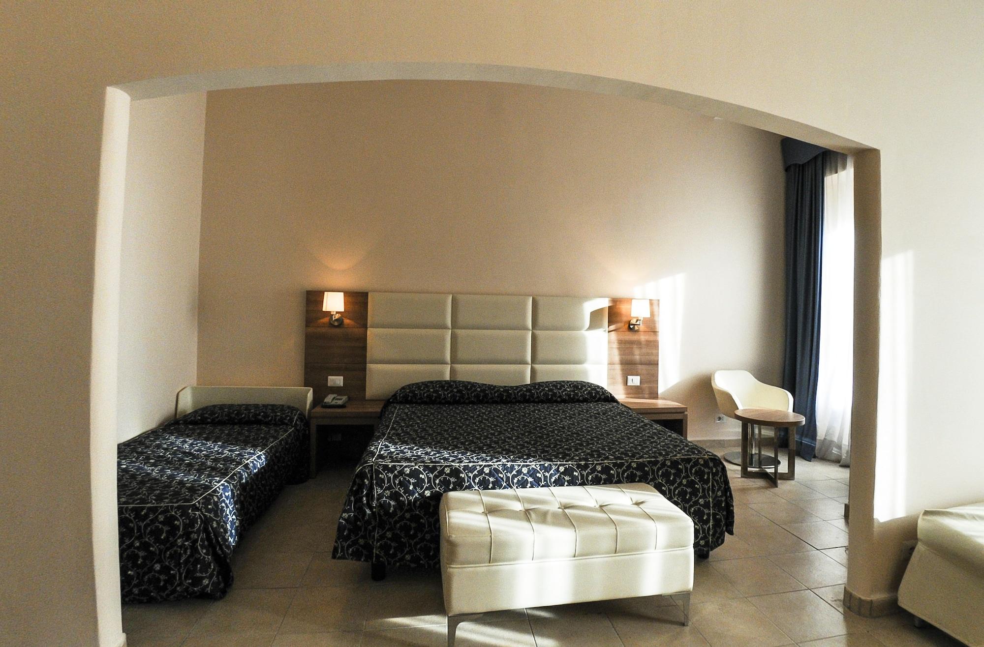 Hotel Mediterraneo チビタベッキア エクステリア 写真