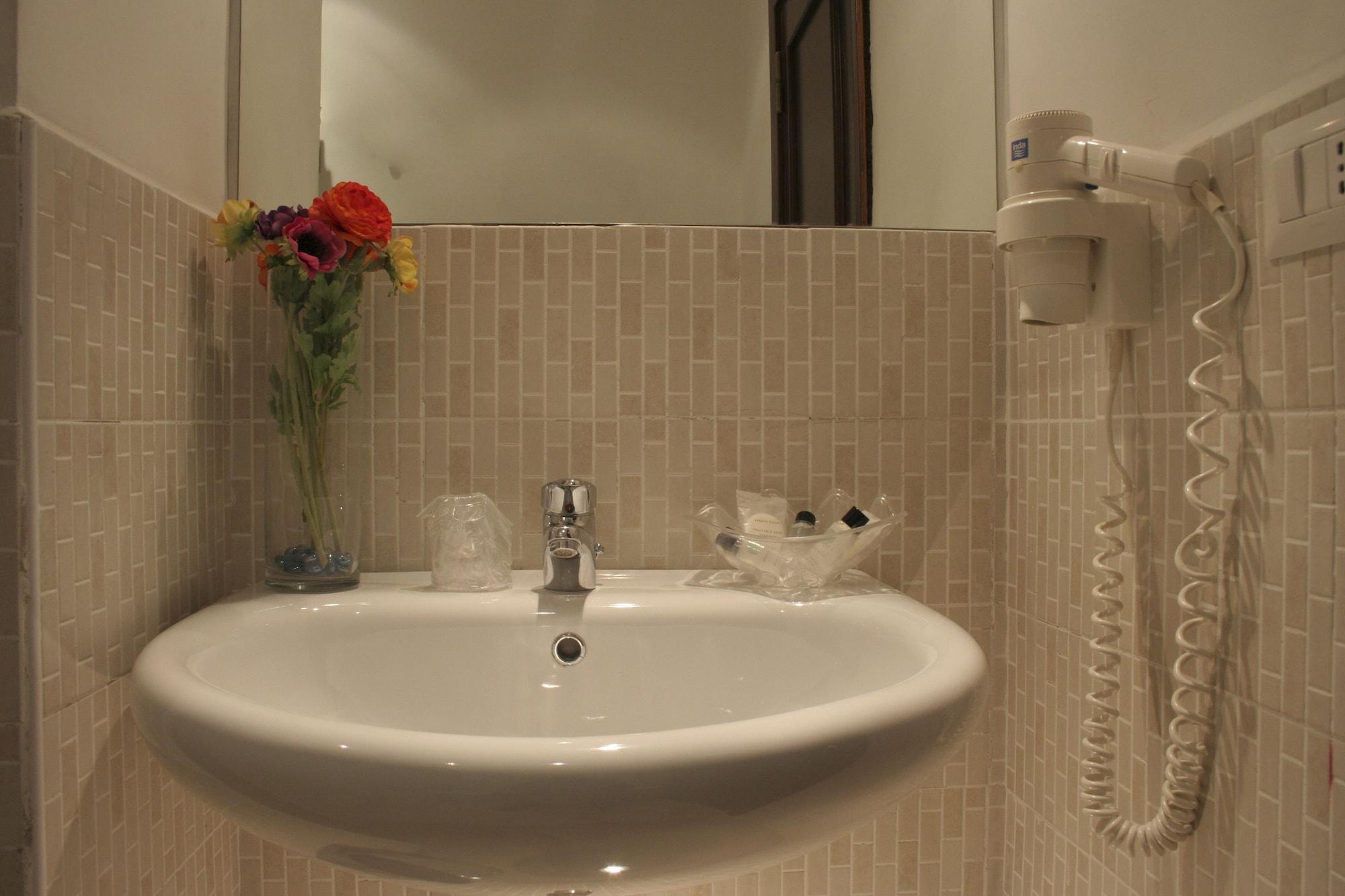 Hotel Mediterraneo チビタベッキア エクステリア 写真