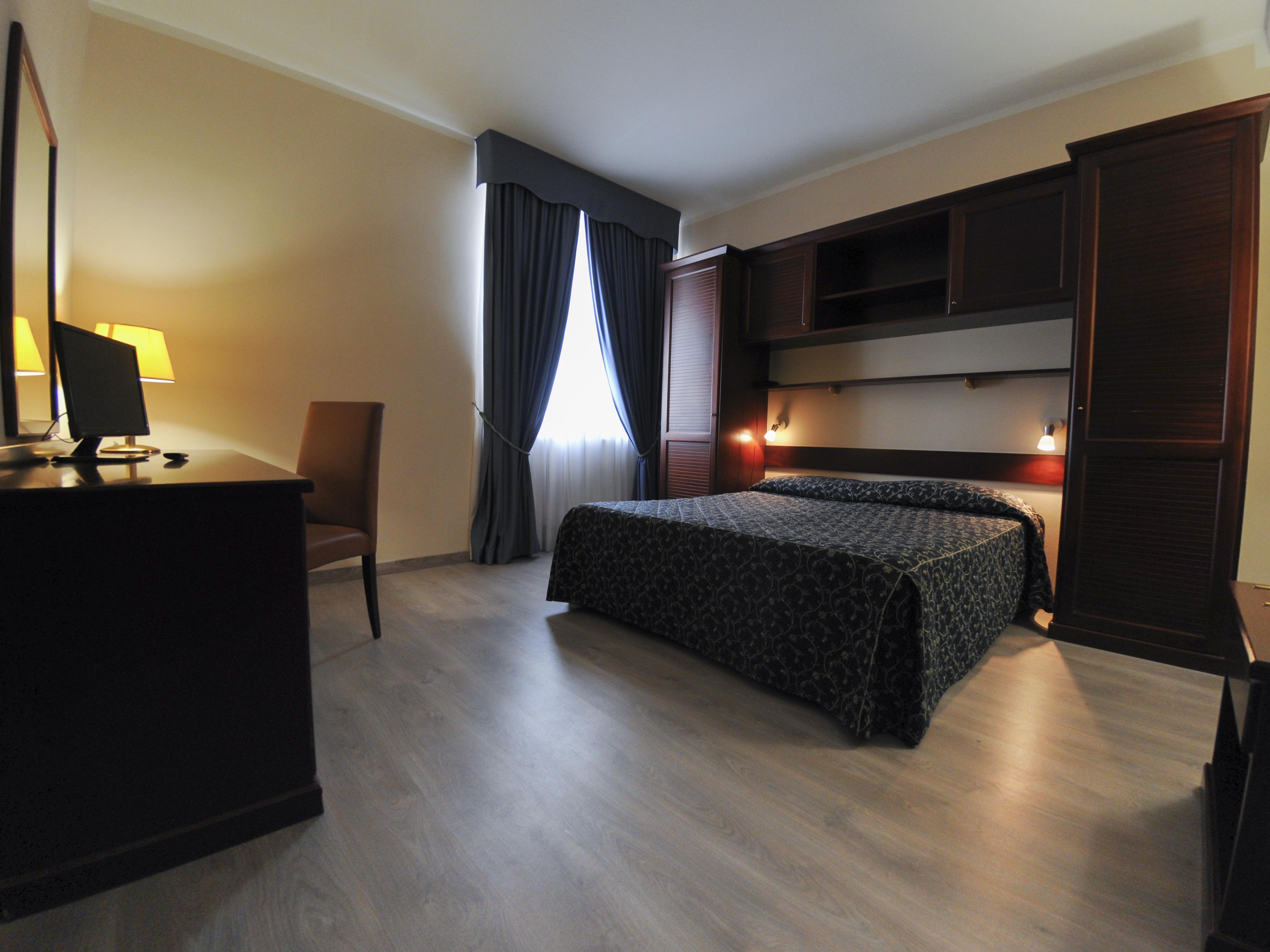 Hotel Mediterraneo チビタベッキア エクステリア 写真