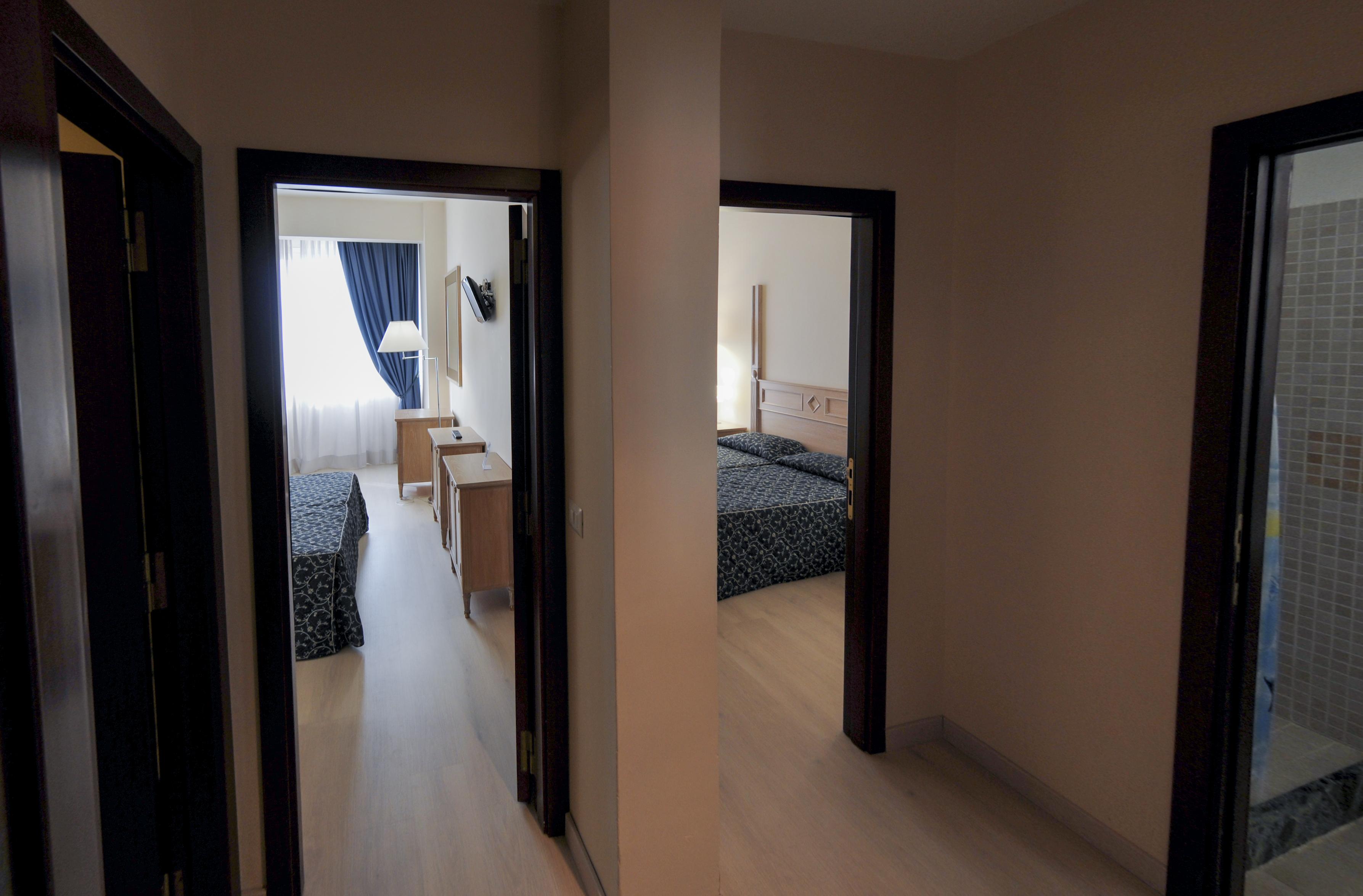 Hotel Mediterraneo チビタベッキア エクステリア 写真