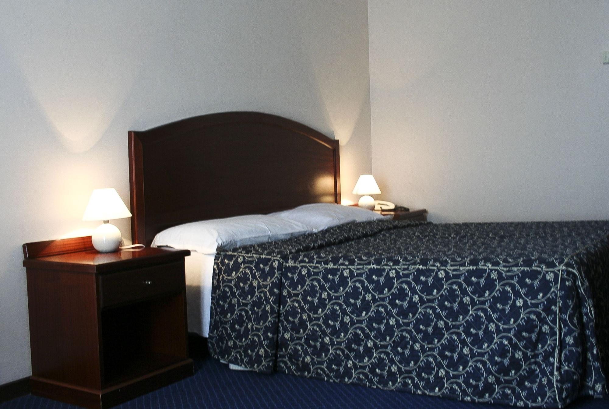 Hotel Mediterraneo チビタベッキア エクステリア 写真