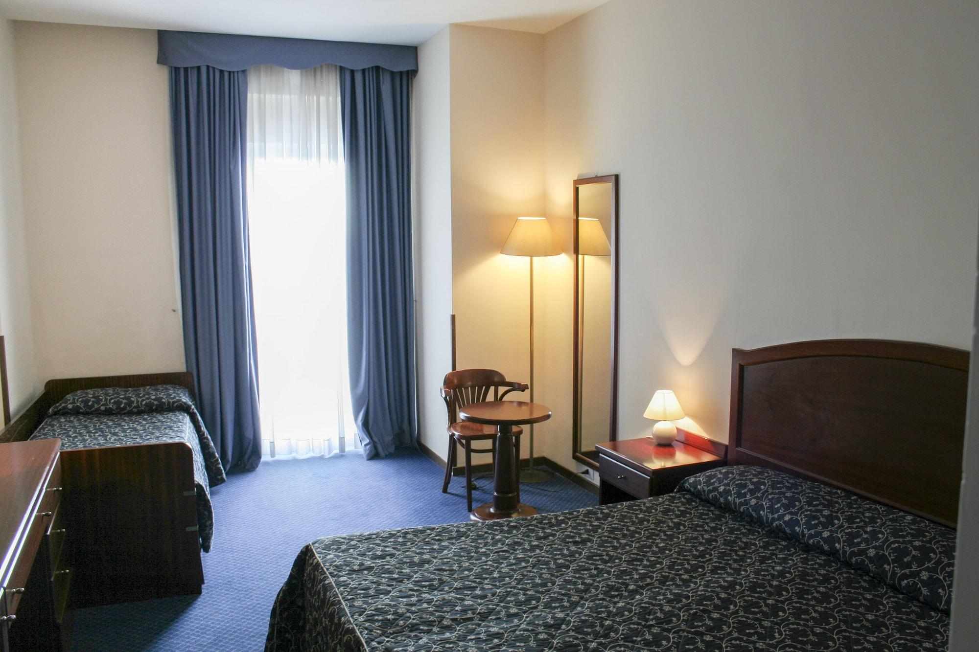 Hotel Mediterraneo チビタベッキア エクステリア 写真