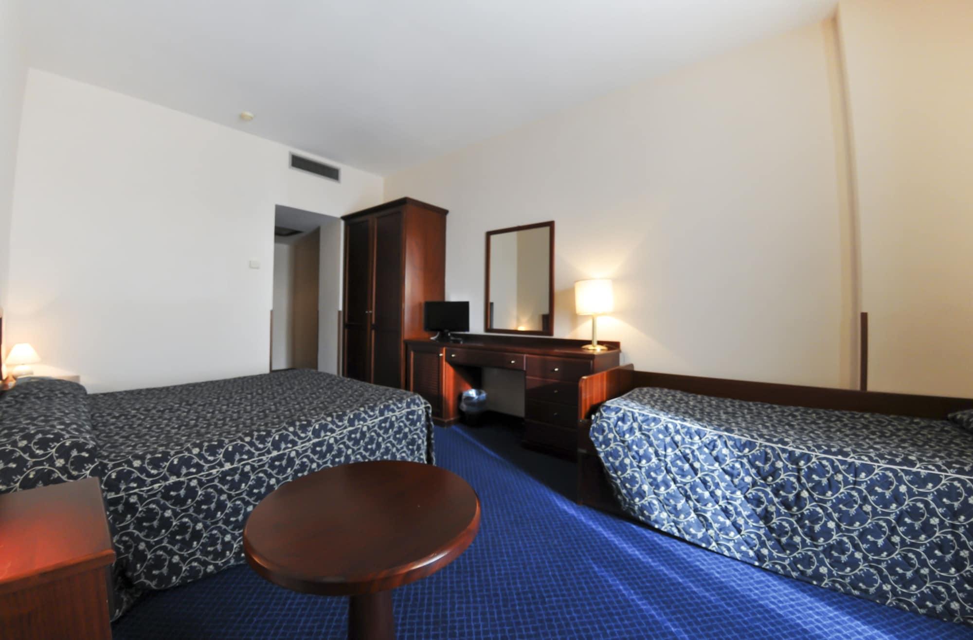 Hotel Mediterraneo チビタベッキア エクステリア 写真