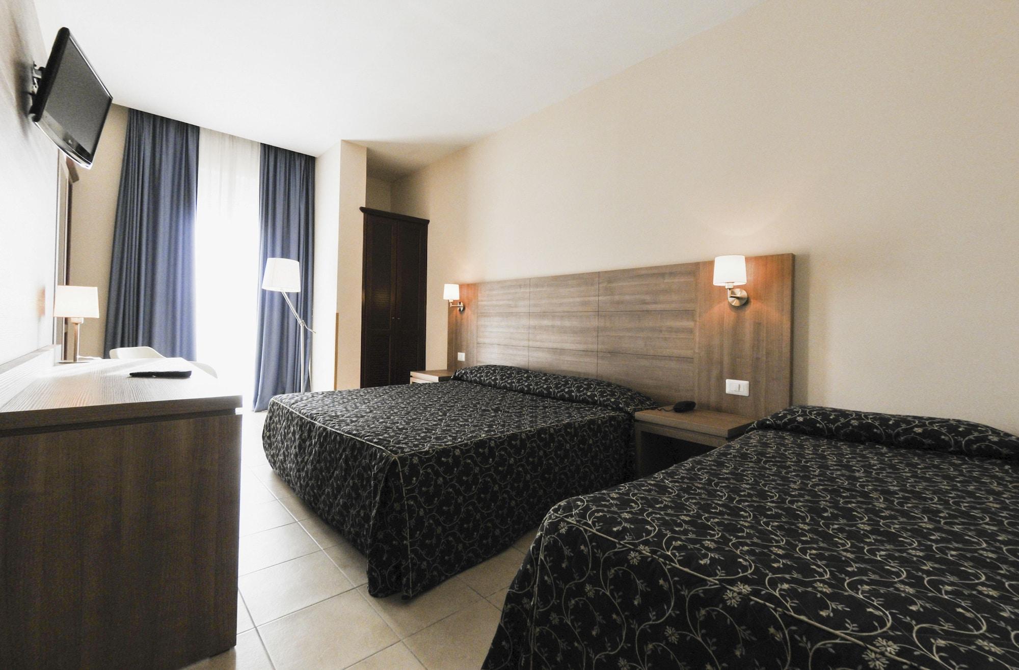 Hotel Mediterraneo チビタベッキア エクステリア 写真