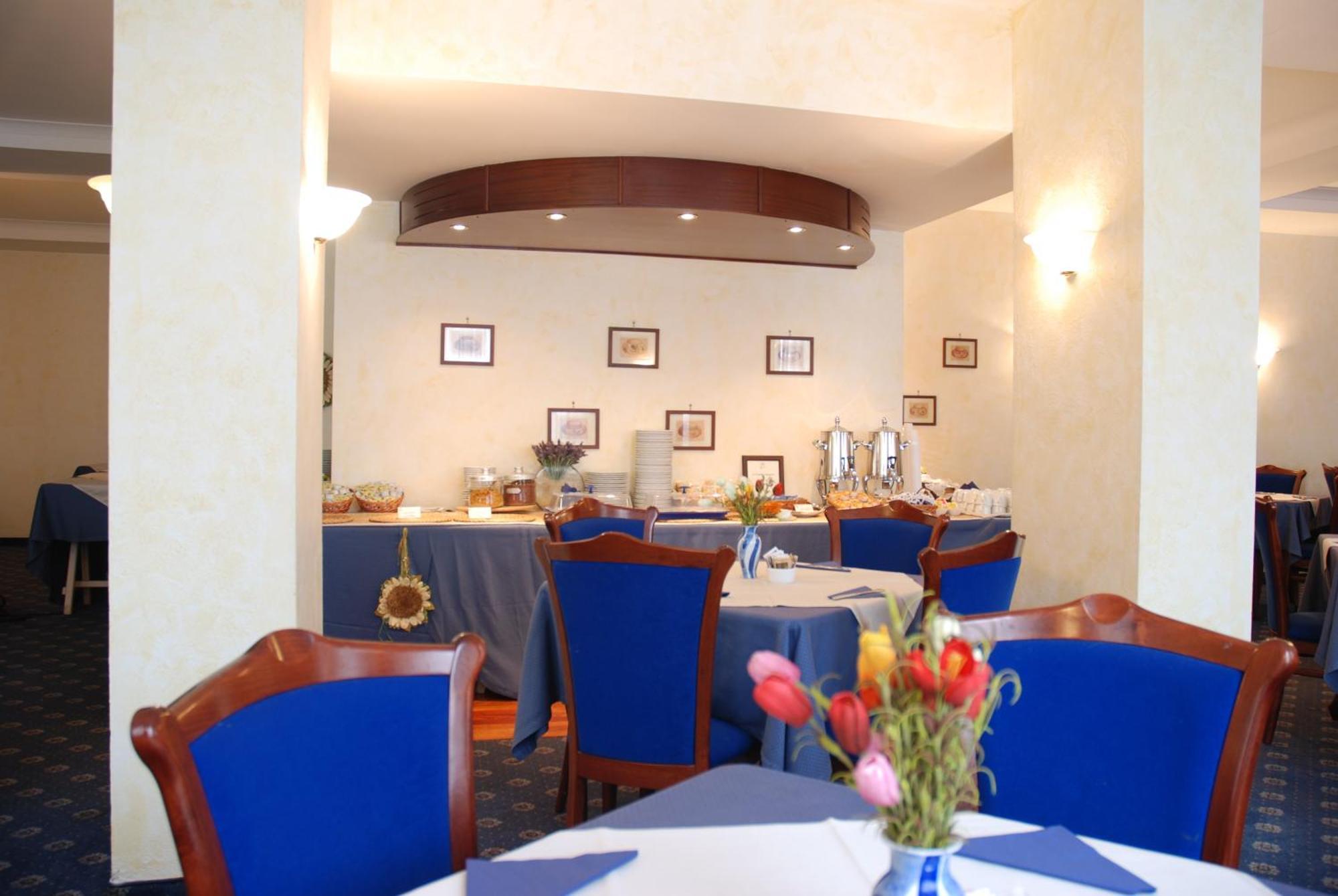 Hotel Mediterraneo チビタベッキア エクステリア 写真