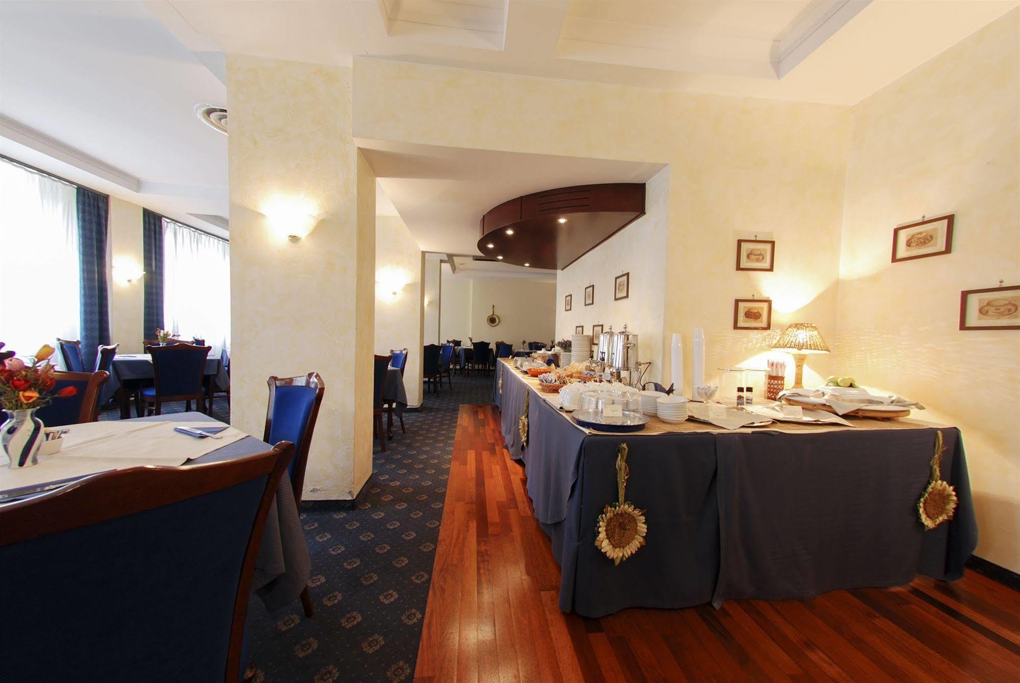 Hotel Mediterraneo チビタベッキア エクステリア 写真